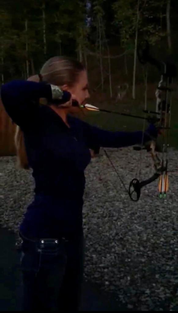 jessica holding up bow at full draw